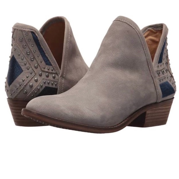 🔥 Beautiful Lucky 🍀 Brand booties 🔥 - Picture 1 of 7